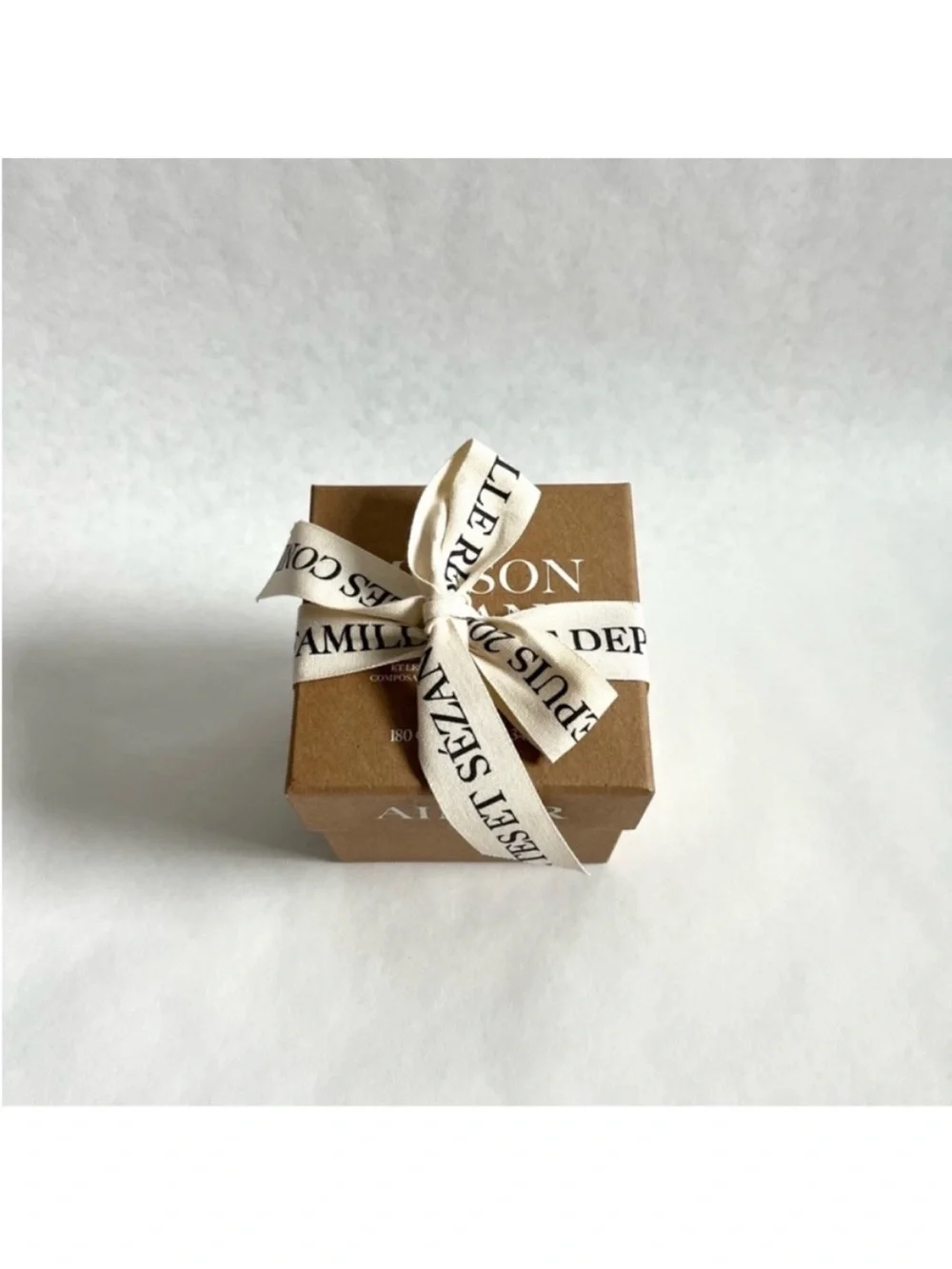Sezane candle 34oz